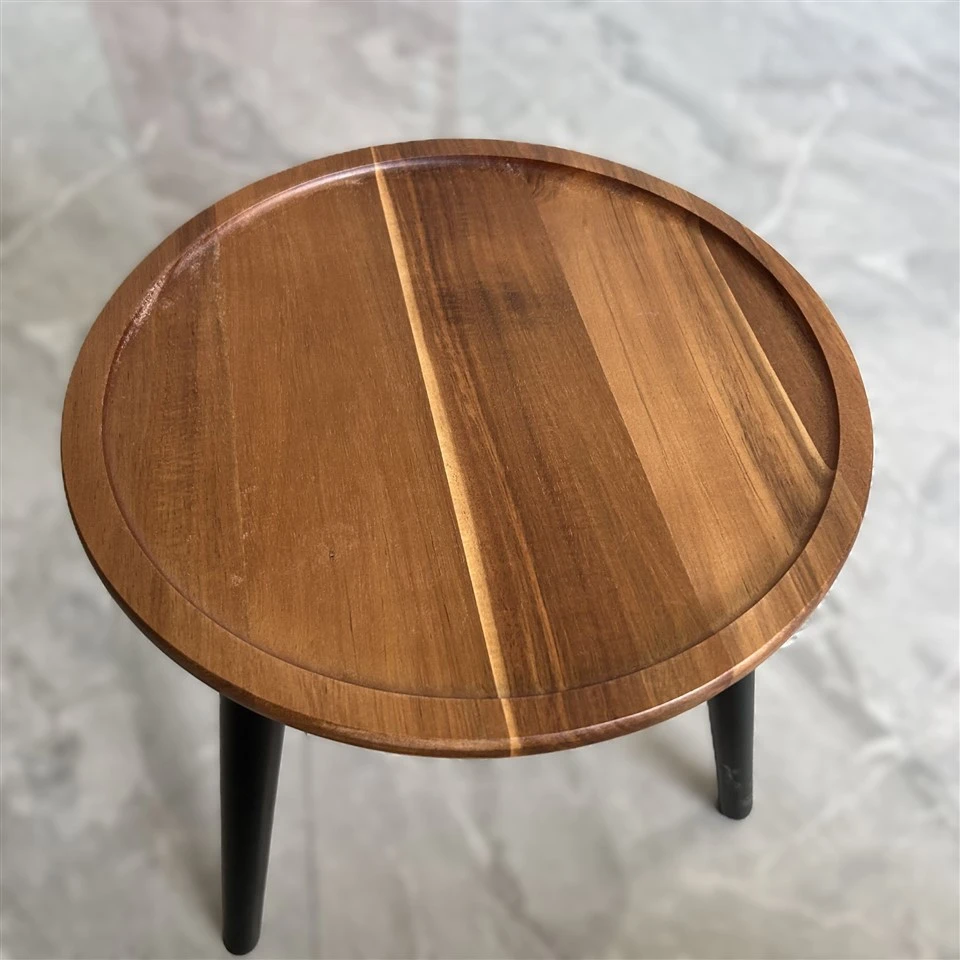 Meja bulat kayu